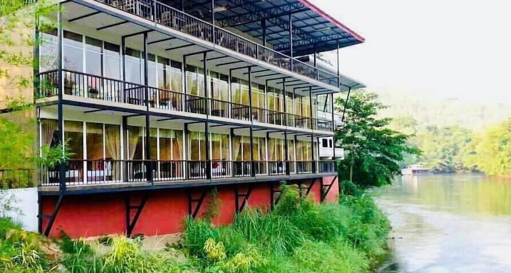 Hotel Pechmaneekan Beach Resort - Image 1