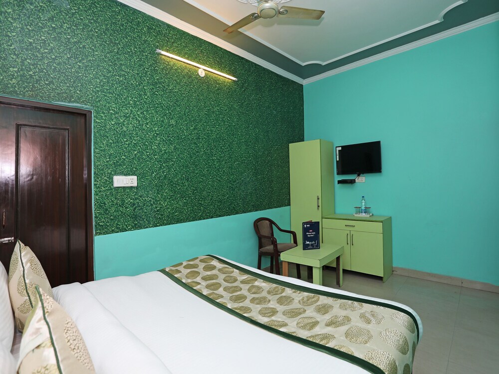 OYO 11312 Hotel Aero Capitol