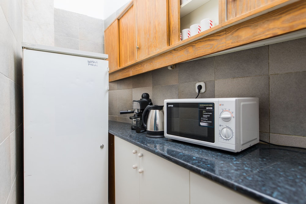 2B Hostel & Rooms