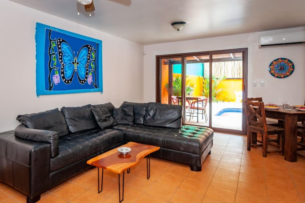 Nicely priced duplex in Surfside with private pool and AC in every room