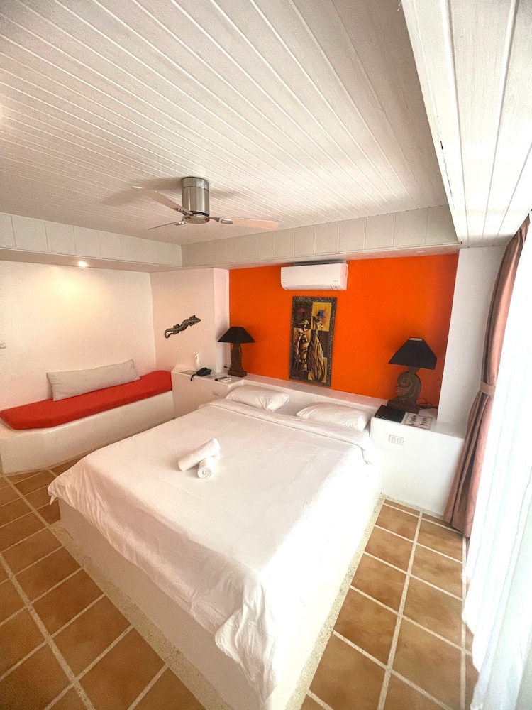 Calypso Beach & Dive Resort