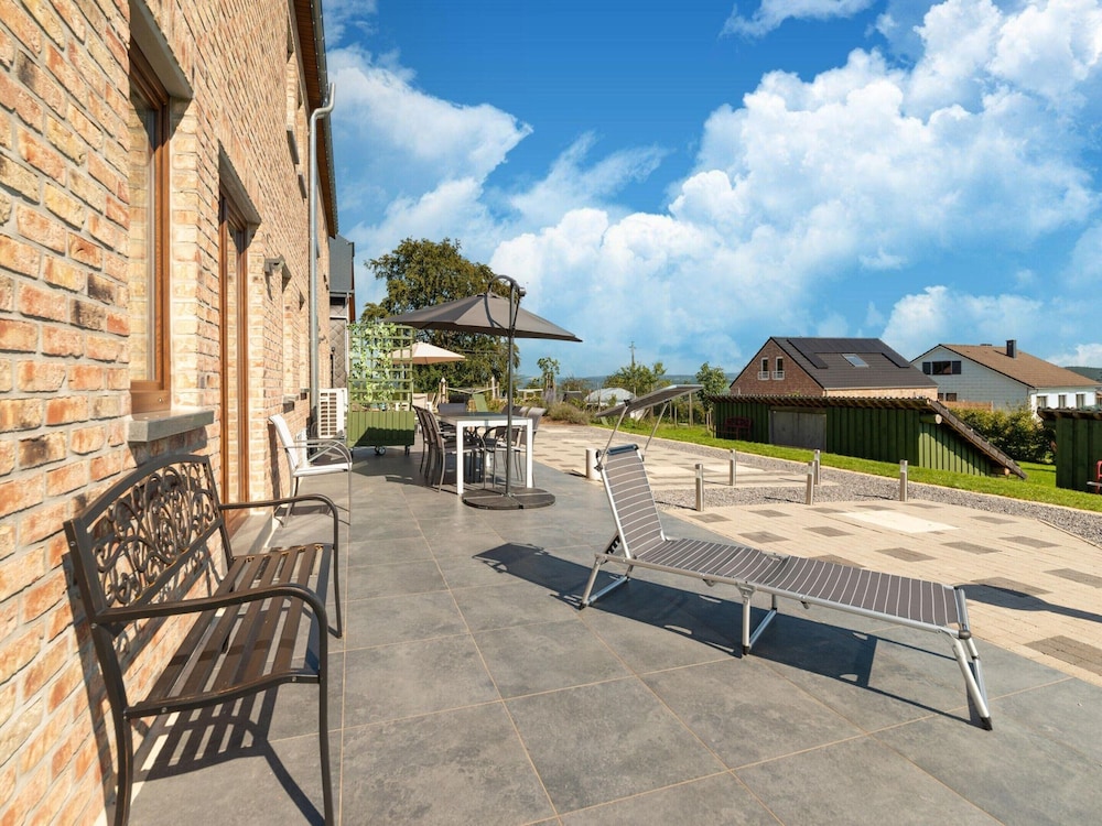 Spacious Getaway Near Spa F1