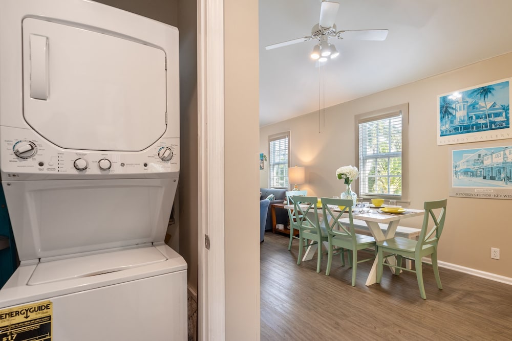 Parrot Perch by Avantstay Old Town Key West w Shared Pool Week Long Stays Only