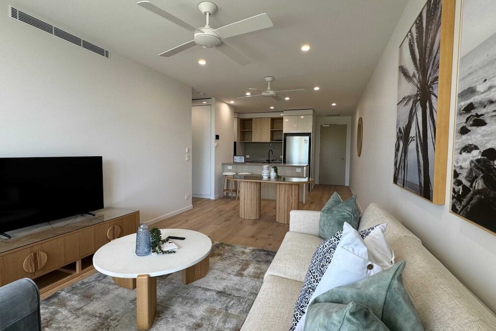 Beautiful 2BR Near the Beach With Pool & Parking!