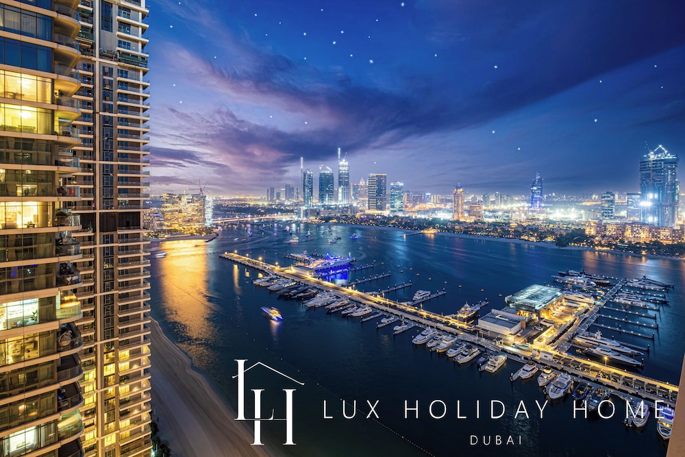 LUX The Marina Vista Beachfront Suite 5