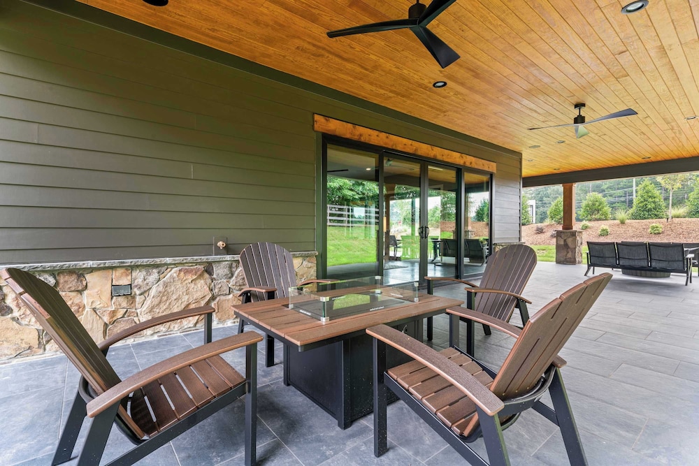 The Luxe Barn Home for 4