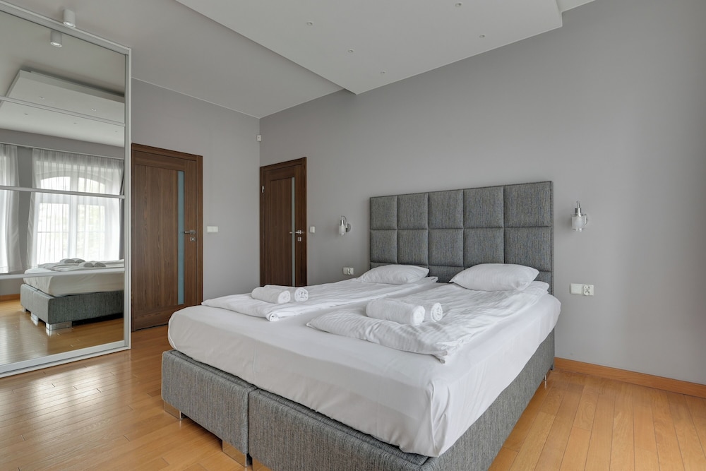 Tobiasza Residence by Grand Apartments