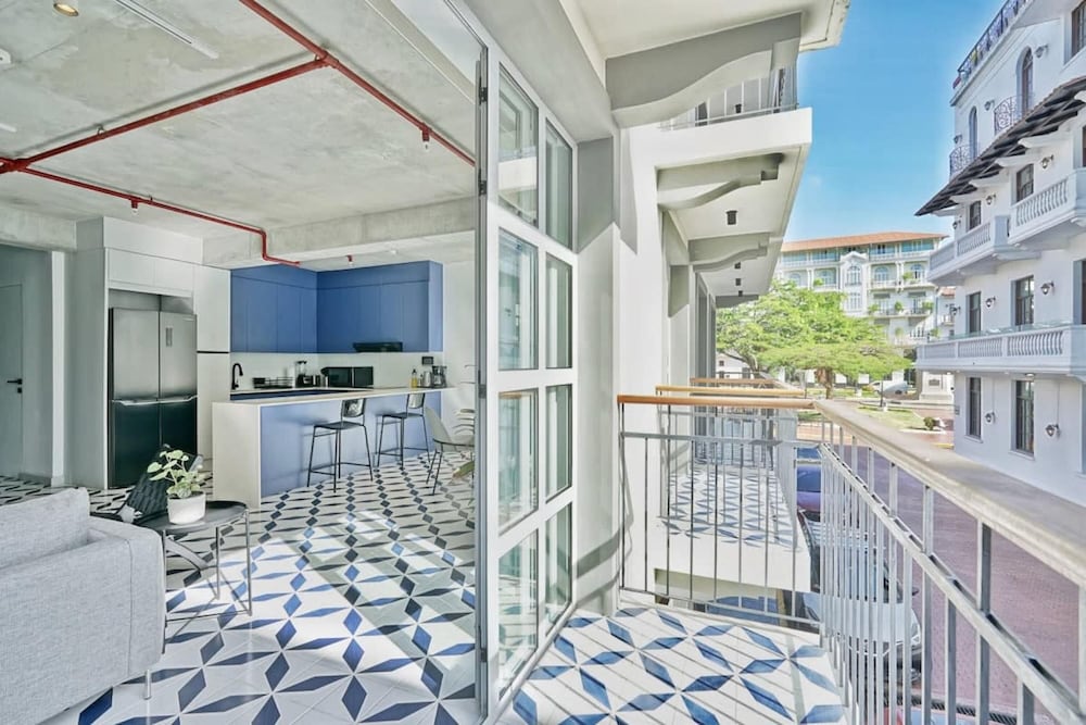 w Cozy 2BR in Plaza Herrera
