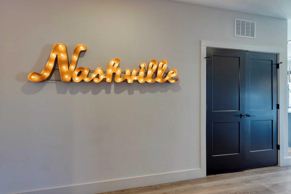 2 Units in Walkable Midtown Location, Gym+pool Honkey-tonk & Muse by Avantstay