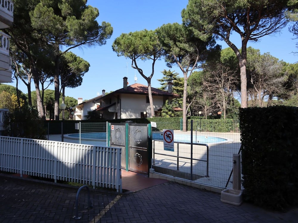 Flat for 4 People With Terrace in Residence With Shared Swimming Pool view 5
