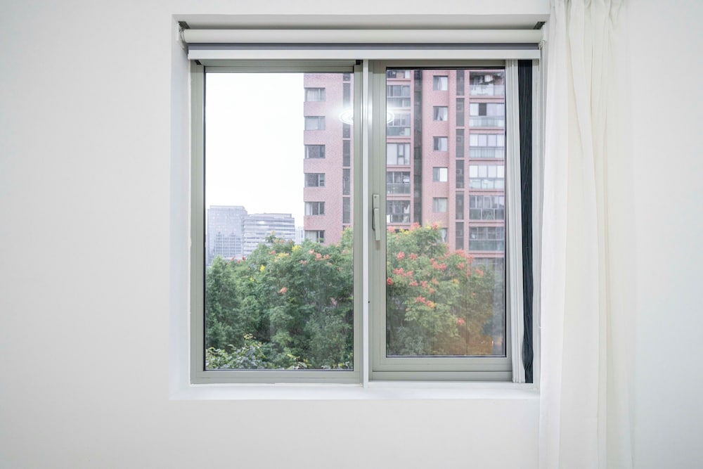 Tyms 4BR 2BA APT Riverside