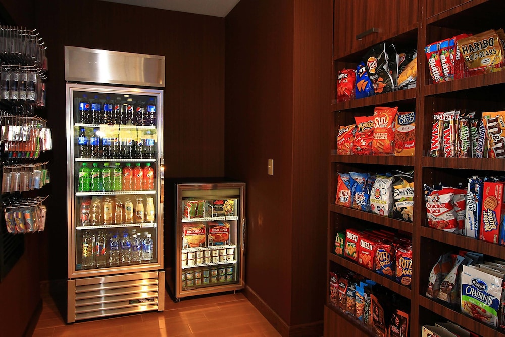 London Vacations - Fairfield Inn  Suites by Marriott London - Property Image 5