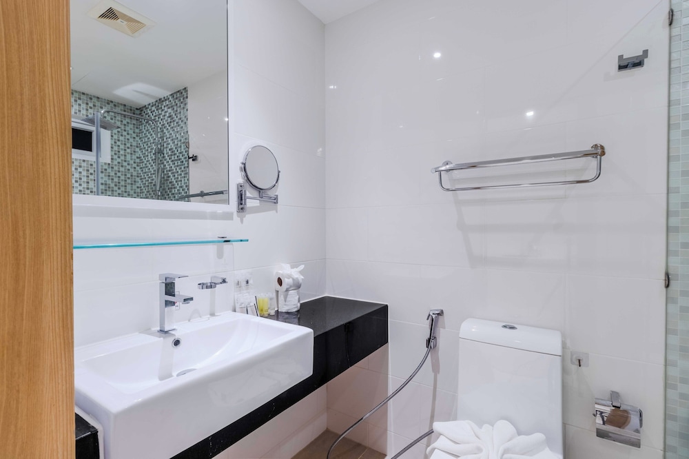 Ocean Breeze1BR Steps from the Sea C244