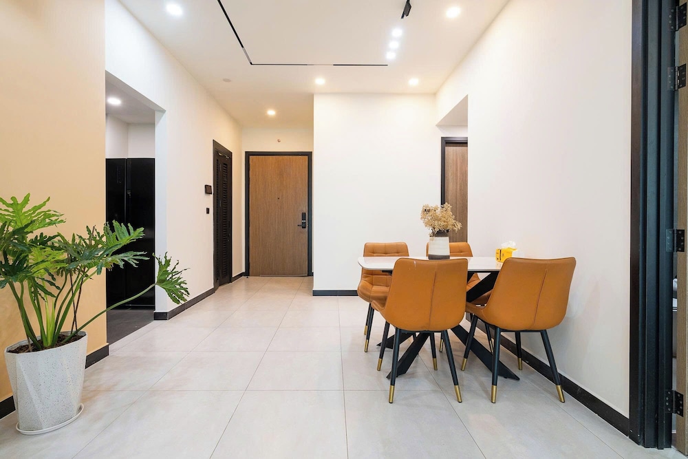 Luxury Vela Luxe - De La Sol Sai Gon