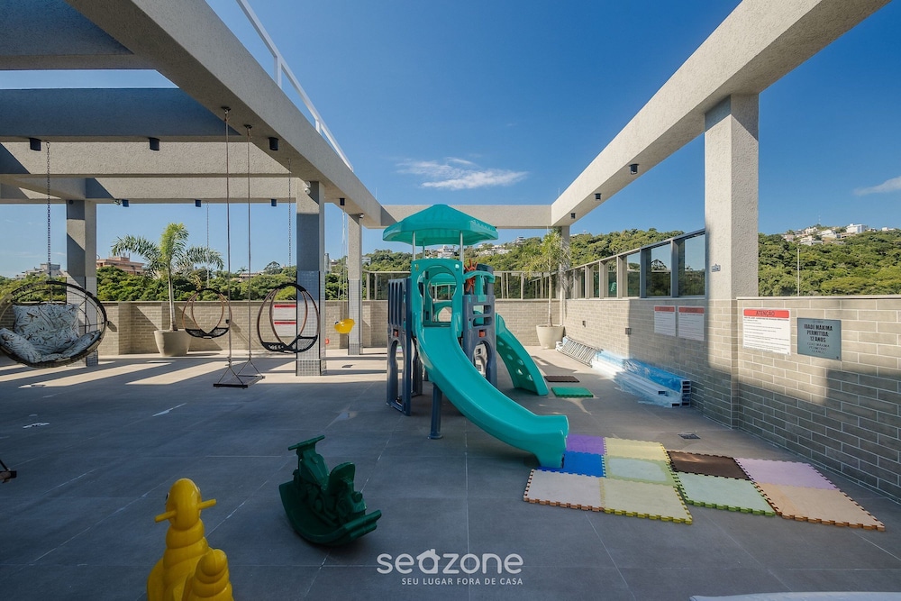 Your Exclusive Stay With Pool and Jacuzzi Just 500 Meters From the Beach - ELF