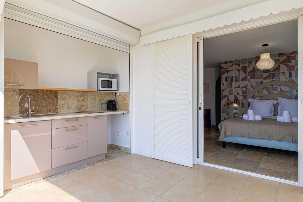 Splendid Flat in Provencal Villa 1br/3p