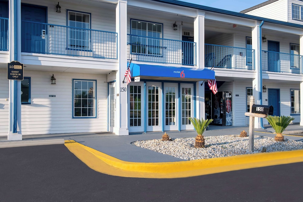Macon Vacations - Motel 6  Macon, GA - I-475 - Property Image 2