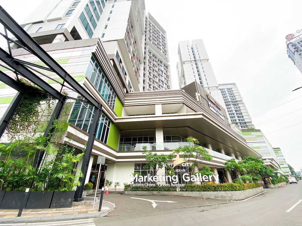 Good And Homey Studio Lrt City Bekasi Apartment