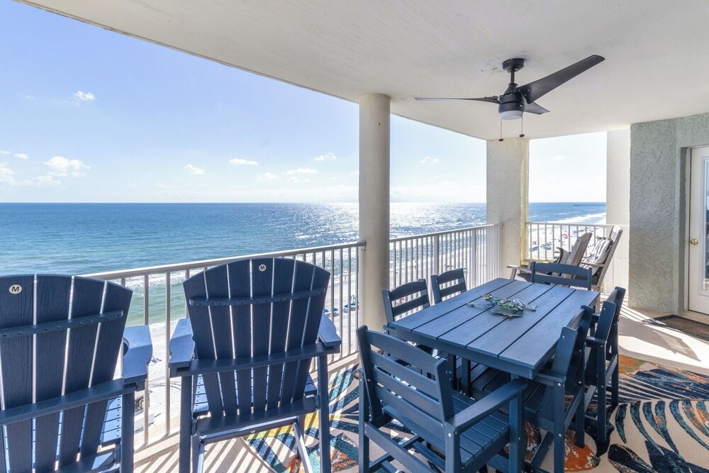 3BR Gulf-front Luxury w/ Pool Bar & Spa Baths