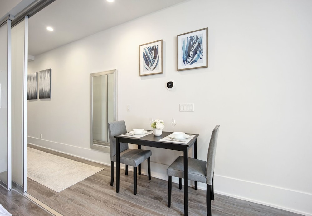 Applewood Suites - CN Tower & Convention - Image 4