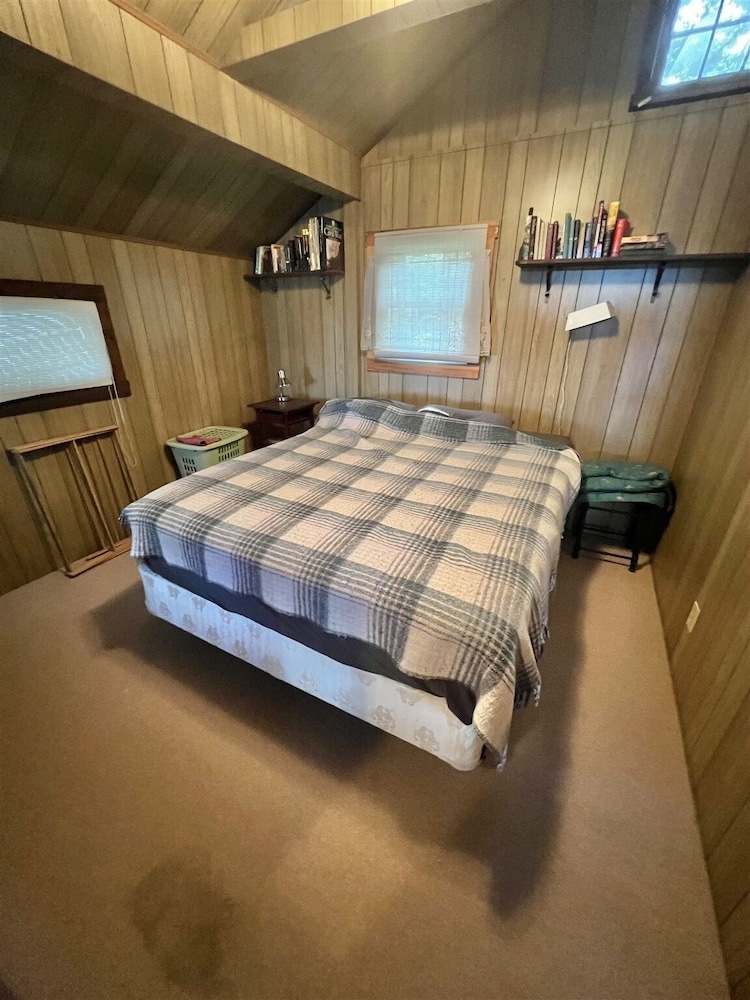 Ward's Cove Limit 4 2 Bedroom Cottage