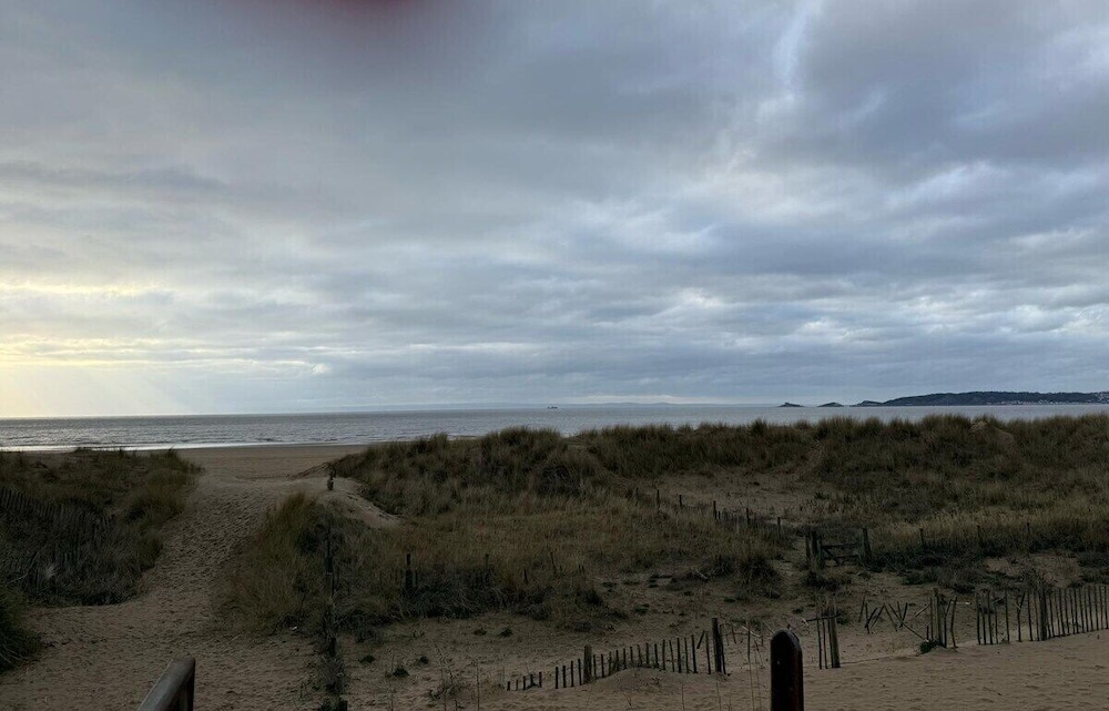 Bayview 1-bed Swansea Retreat