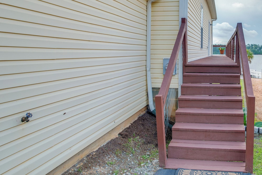 Deck & Views: Lake Murray Escape in Chapin!