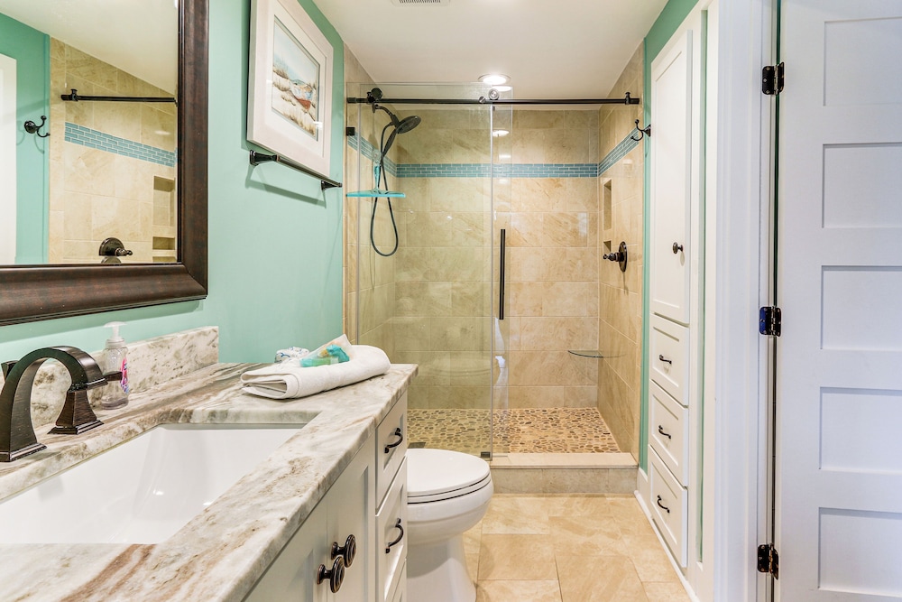 Easy Beach Access! Walkable Hilton Head Condo