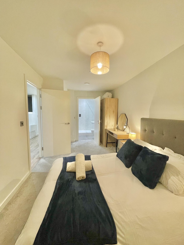 Luxury Spa Apartment Manchester City Centre view 4