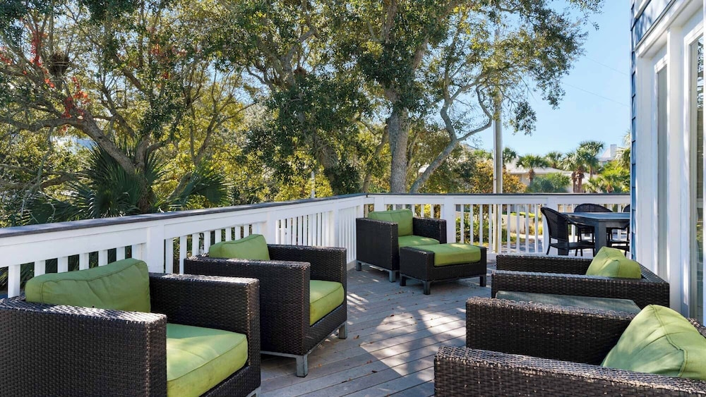 Your Ideal Beach Getaway With Private Pool, Game Room and Close to Beach!