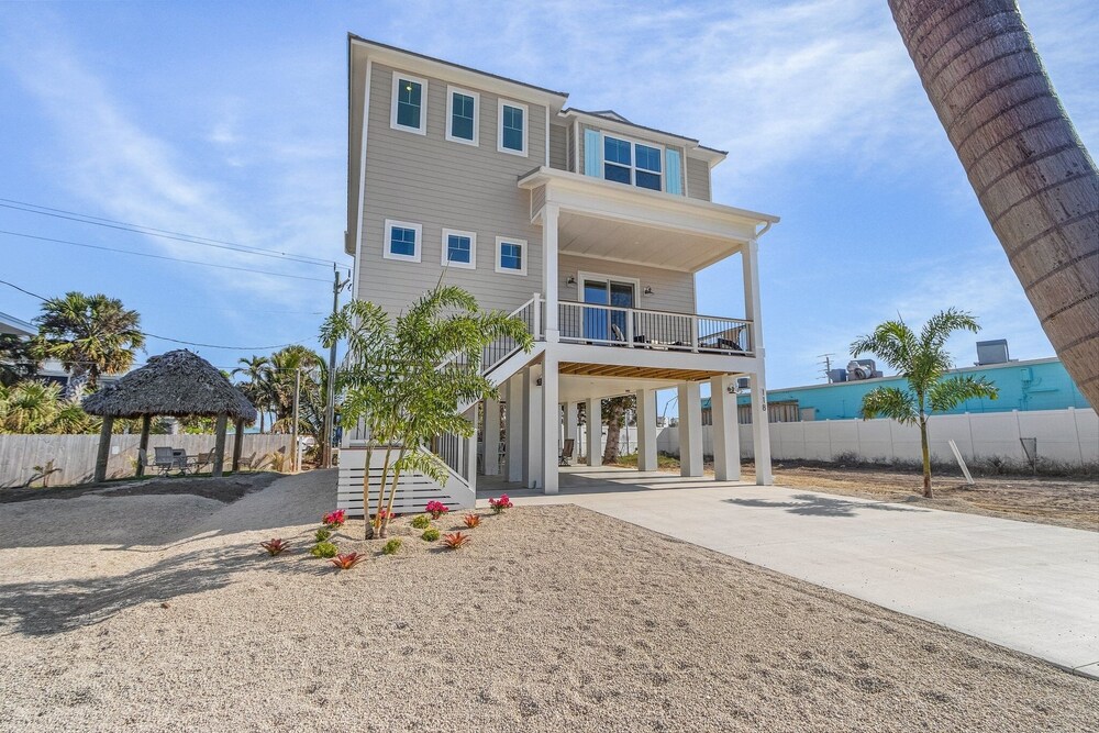118 Fairweather Ln - Brand New 4 Bed+den/4.5 Bath Home W.hot Tub 4 Bedroom Home