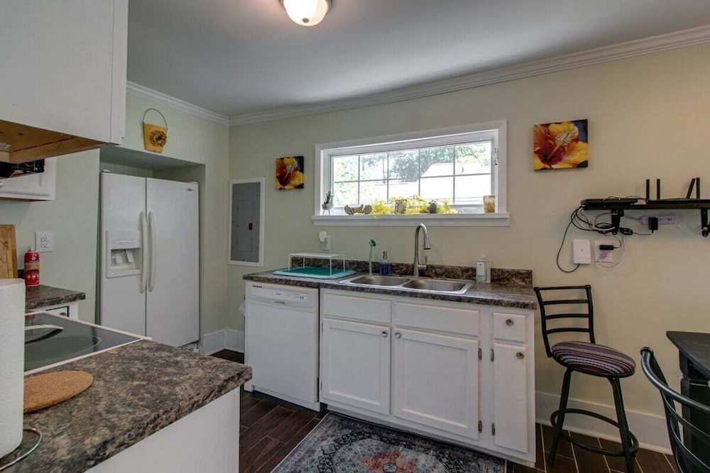 Clarksville Cottage on Crossland