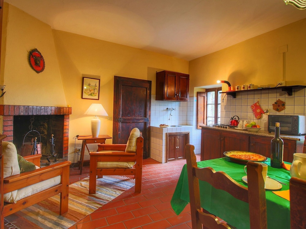 Farmhouse With Stables, Horses and the Ability to Make Horseback Riding