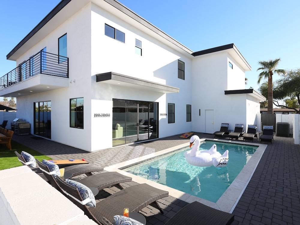 Luxe - Nouveau - Sparkling Pool - Walk to Old Town