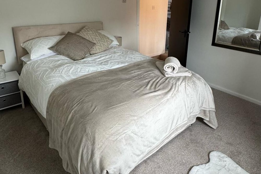 Cottage - Sleeps 4 - Pet Ok - Patio - Parking