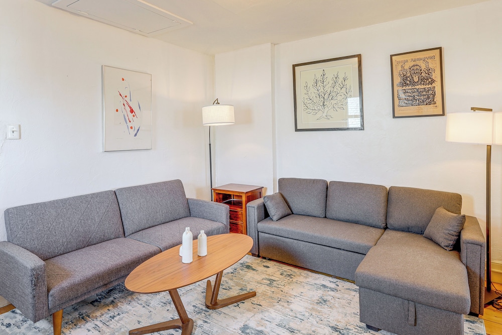 1 Mi to Dtwn: Apartment in Schenectady