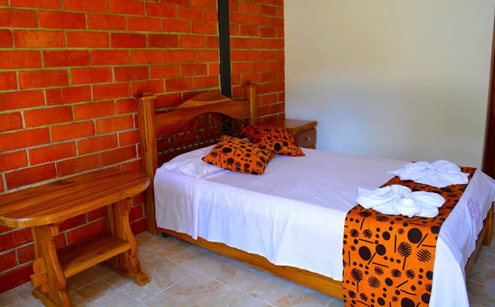 Hostal Valle De Las Camelias