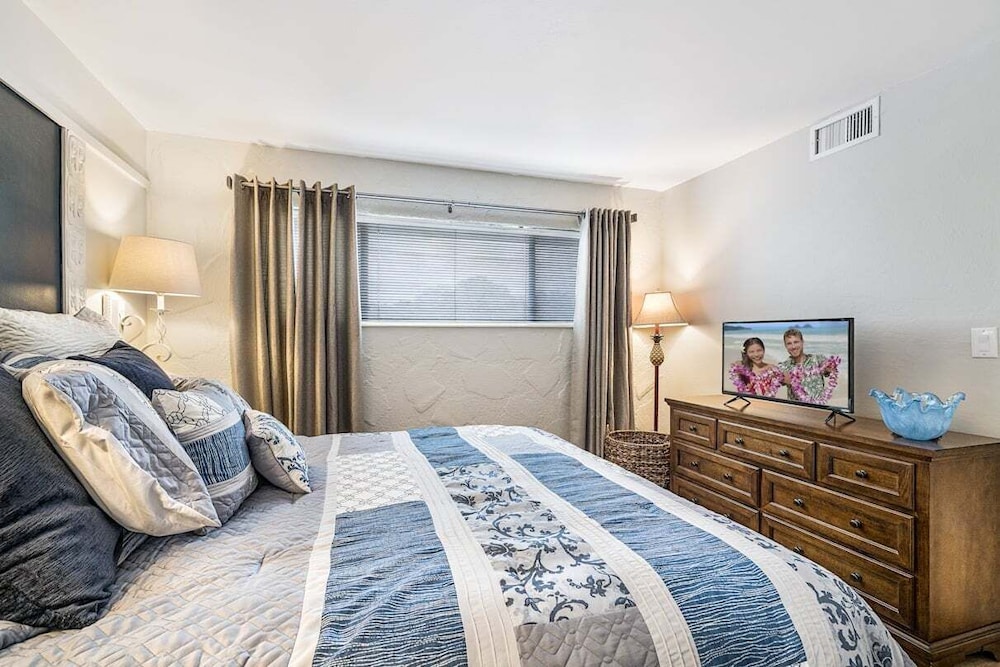 Great Location - Modern Island Condo - Vrkcv