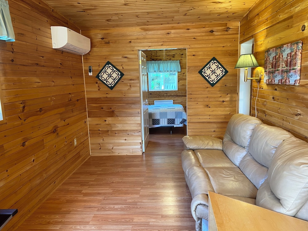 Parkside Cottages and Suites