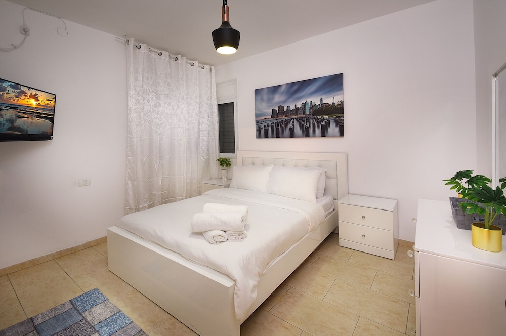 Luxury Villa with heated pool in Zfat view 2