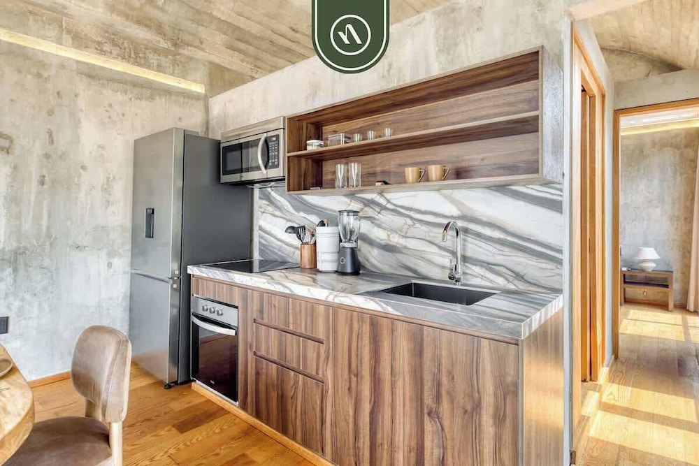 Luxury 1 BR Condo in Downtown - AC - Peaceful