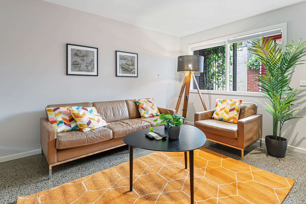 Convenient Bayside Living at the Edge of the City