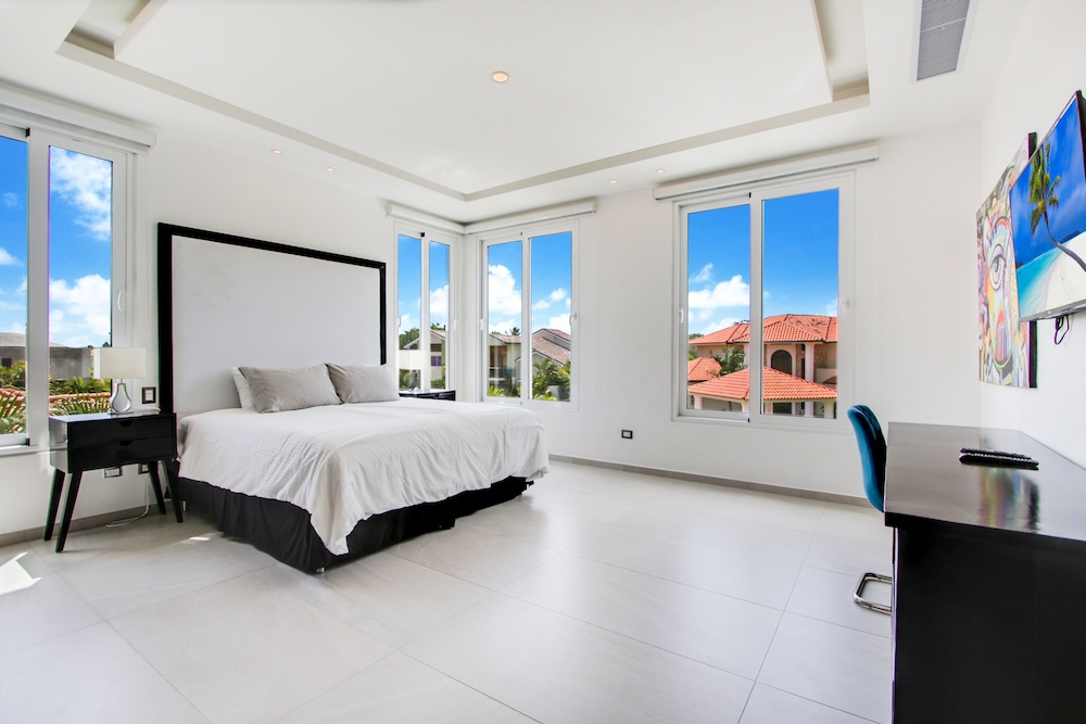 Ultra Modern Villa with Chef & Maid