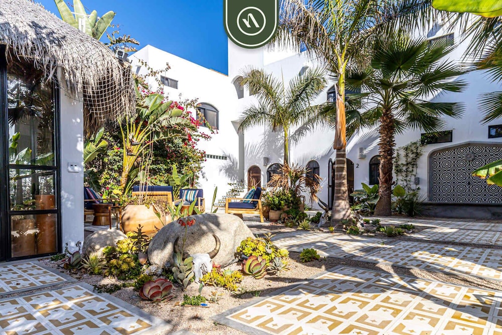 Oceanfront 10 BR Villa With Pool - Jacuzzi - Beach