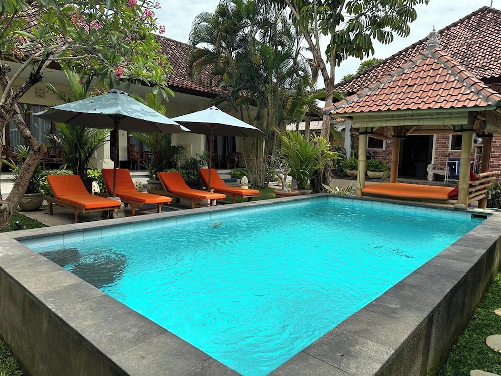 Tiga Naga Villa