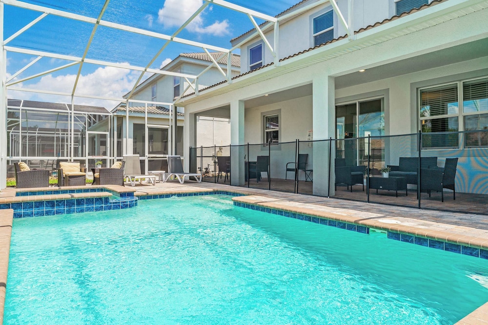 Resort Vibes At Championsgate - Home for 14 With Private Lanai - Image 1