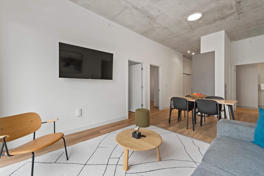 Family-friendly 4BR in Lincoln Park Safe Area