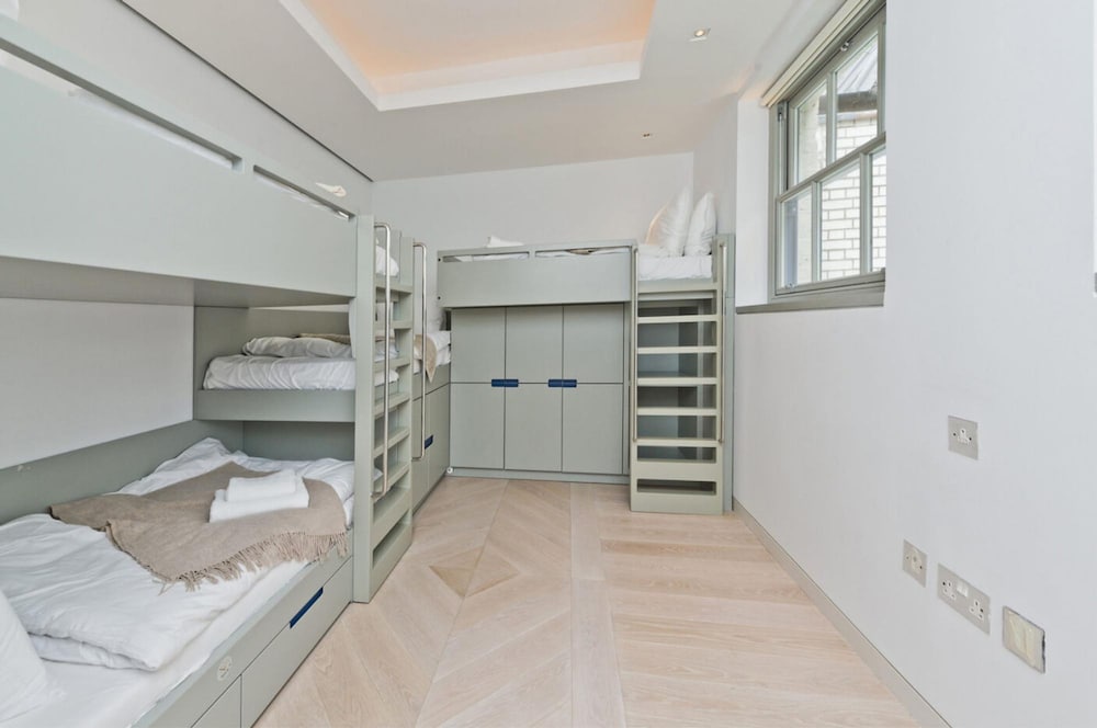 Amazing South Kensington Mews House by Underthedoormat