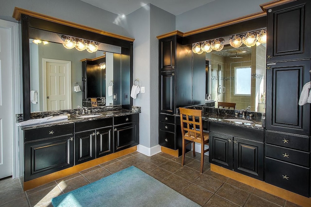Vista Bella del Mar 5 Bedroom Holiday Home by Five Star Properties