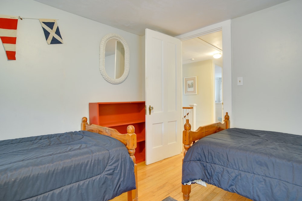 1 Mi to Marina: Hyannis Home w/ Furnished Deck